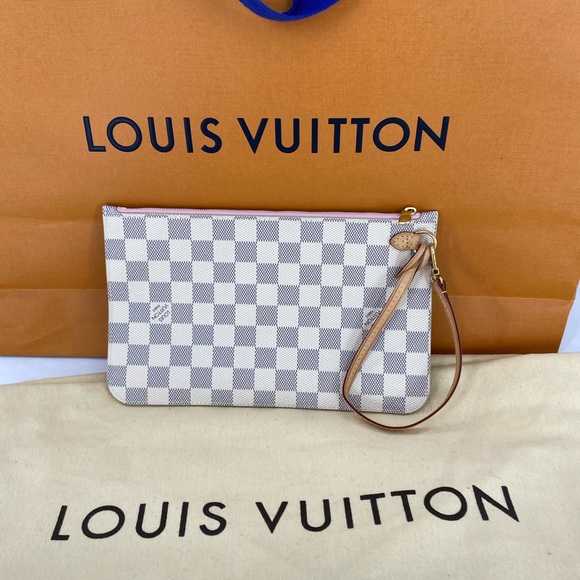💎✨LIKE NEW✨💎  WRISTLET BY LOUIS VUITTON - Picture 7 of 9